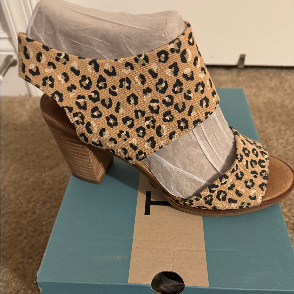 TOMS Majorca Cutout Sandals Natural Textured Cheetah size 7 NIB